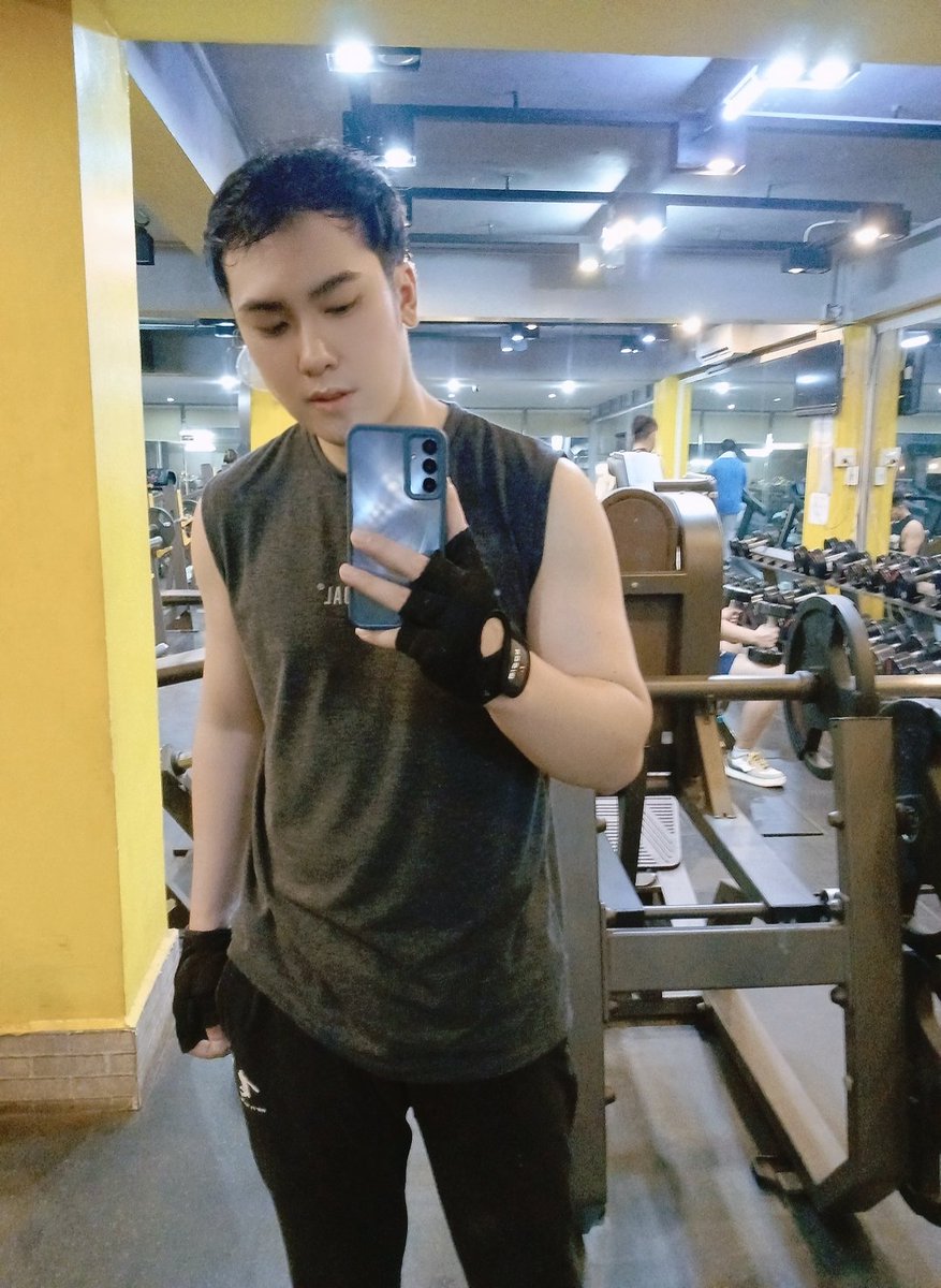 ເລ່ນຈັງໃດກະບໍ່ຫຸ່ນດີນຳເຂົາຈັກເທື່ອ