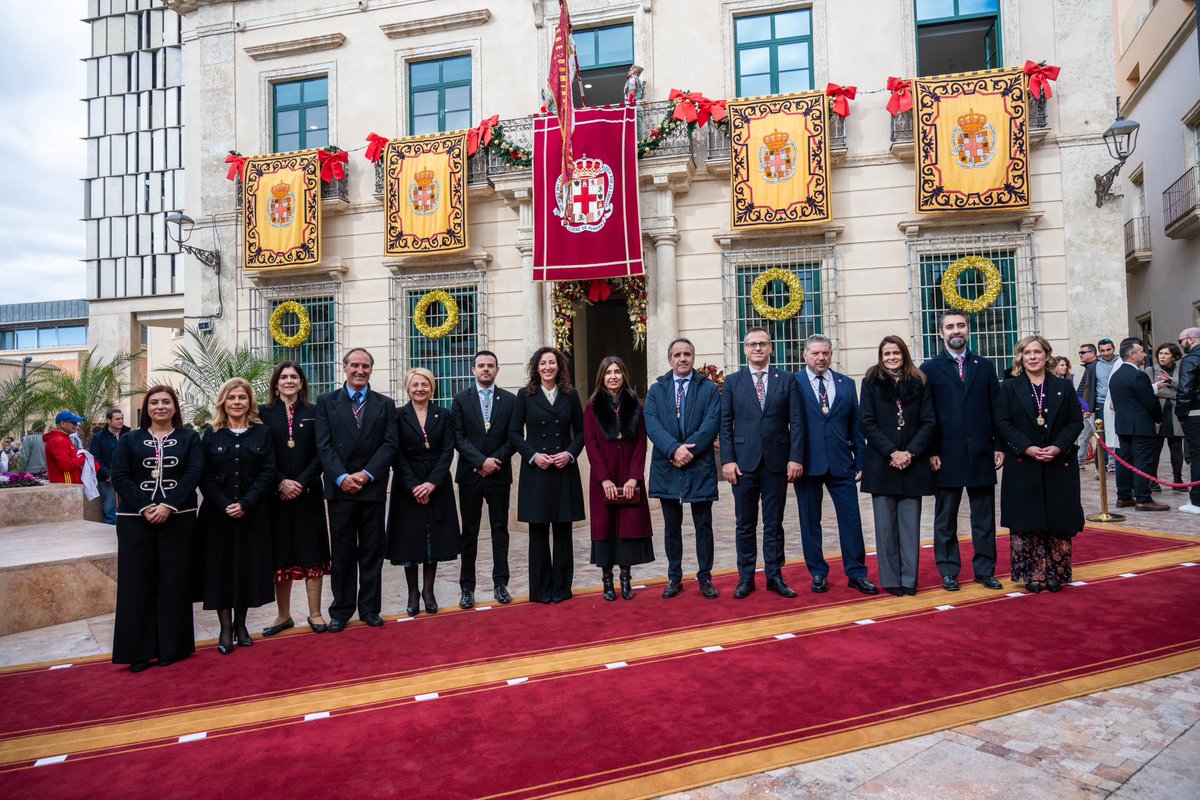 🏴󠁧󠁢󠁥󠁮󠁧󠁿 Almería conmemora la conquista de la ciudad por los Reyes Católicos. Una tradición de 535 años que forma parte de nuestra historia y nos enorgullece.

¡Feliz Día del Pendón!