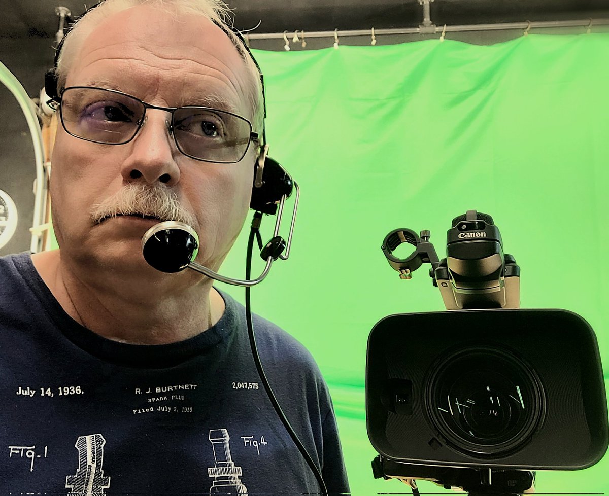 MecomberJeff's tweet photo. Working in the studio.  Creating movies and having fun! Make your movie even if it is a short! Green screen can help you with your creative vision! Start today! #greenscreen #makeyourmovie #animation #stopmotion #videocreate https://t.co/LQ07gb5jq7