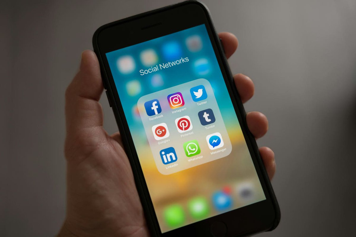 vodawize's tweet photo. Screens dominate our lives, bringing benefits but also risks, such as disrupted sleep and reduced focus. It's important to set limits. Try disabling notifications or creating screen-free zones. How do you balance screen time?
https://t.co/4TBZ8p8sXk https://t.co/Ua9qFfSp74