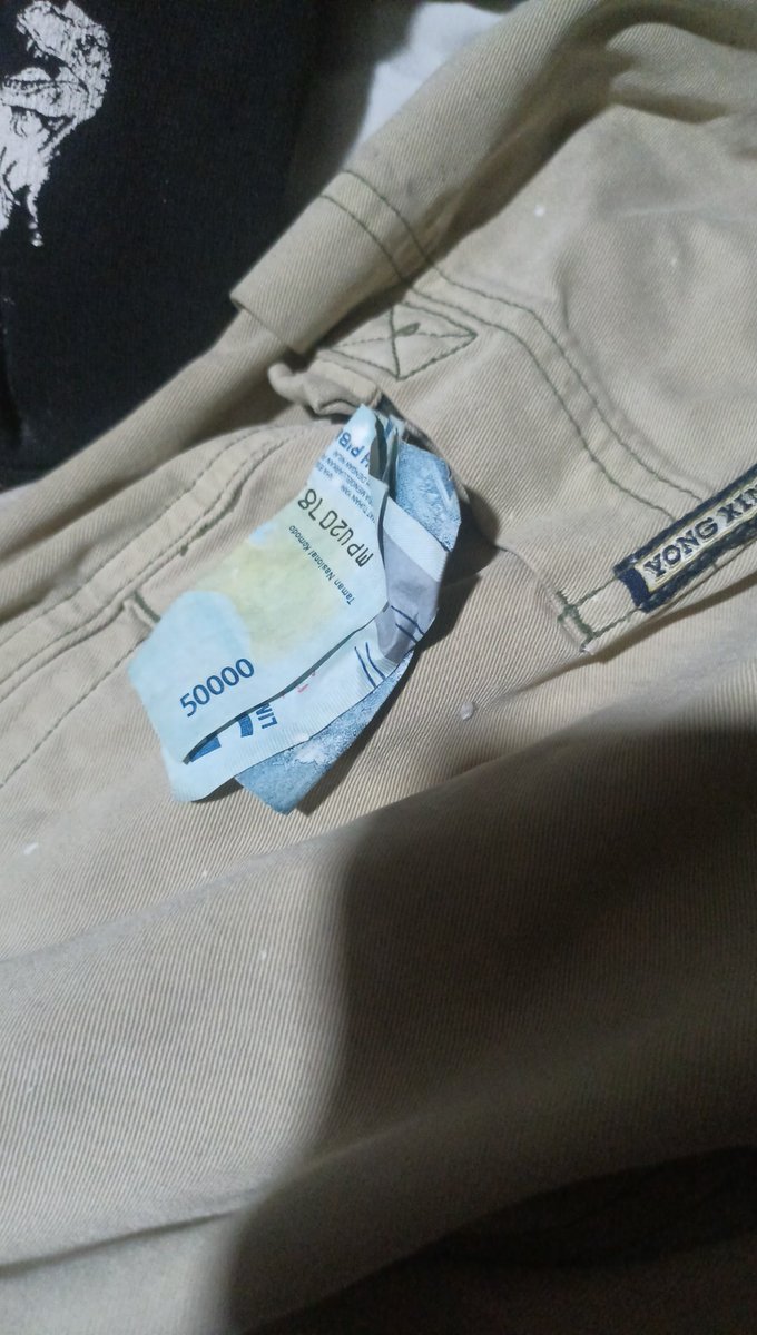 Nemu gocap pas lagi setrika baju. Auto merasa kayaa