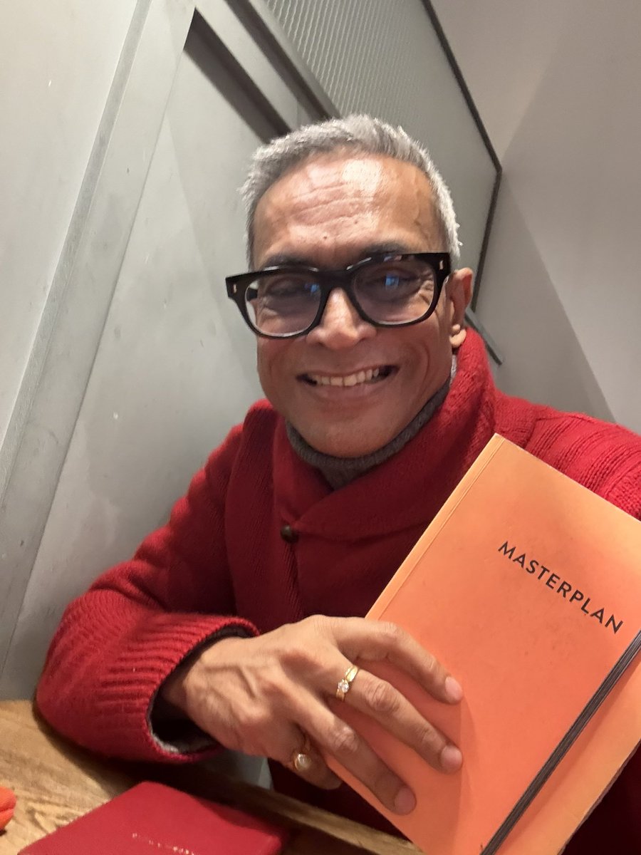 Am I ending my year powerfully ? 

Am I creating spaces in my mind body heart and physical spaces to start 2025 ? 

Am I fully available to myself and other being open, embracing unknown and take risks? 

Am I relating from a place of love, kindness and humility?