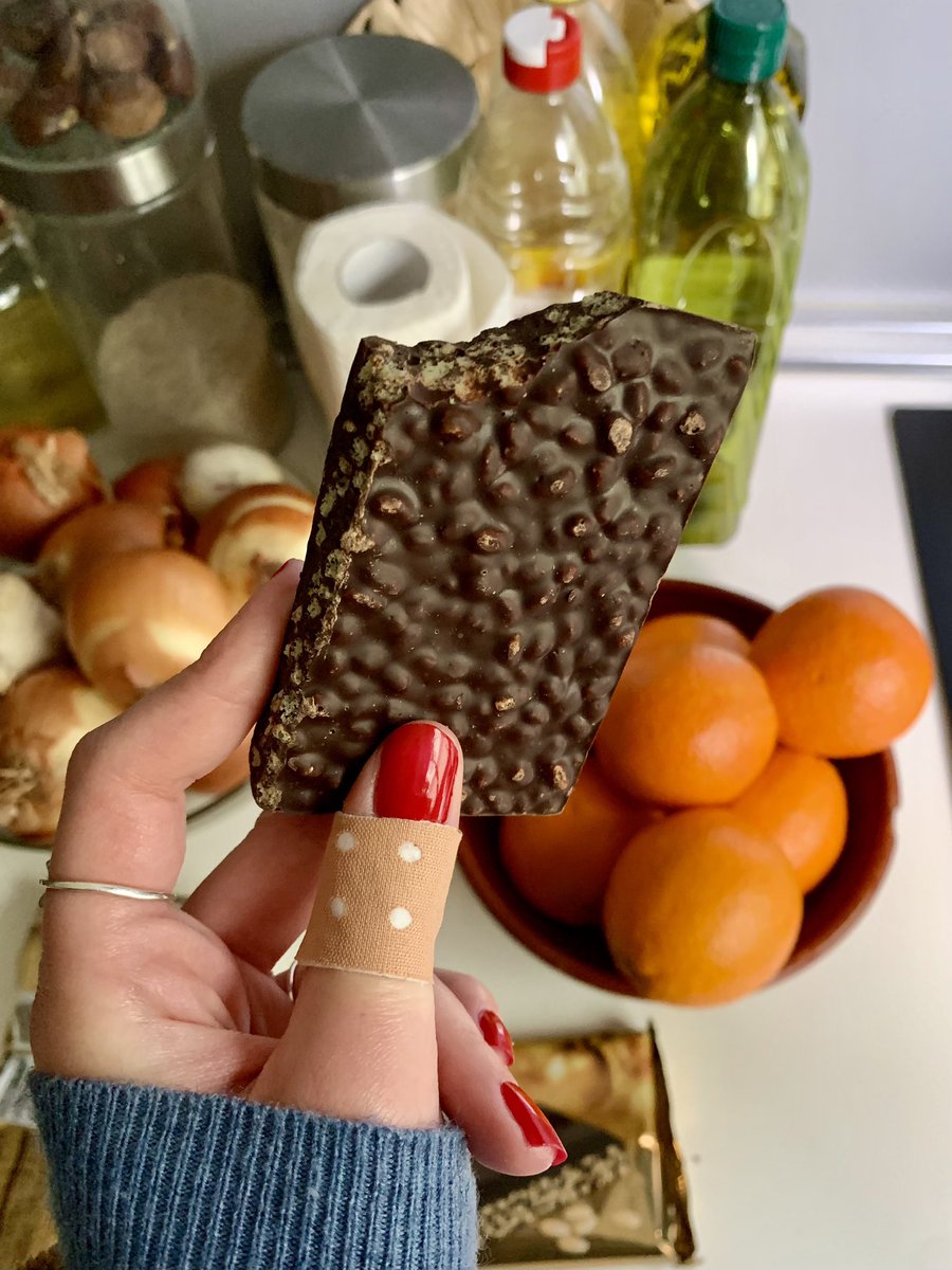Gente os comento que en el mercadona este turrón de chocolate crujiente es accidentalmente vegano, por si os interesa para estos días, está super rico🌱