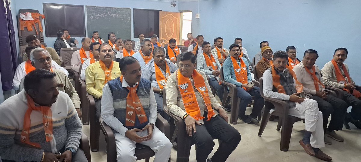 BJPBotad's tweet photo. કાર્યક્રમના જિલ્લા ઈન્ચાર્જ-બરવાળા શહેર પ્રમુખ શ્રી અલ્પેશભાઈ પનિરા , જિલ્લા સહકારી ખરીદ-વેચાણ સંઘના ચેરમેન શ્રી સુરેશભાઈ ગોધાણી, બોટાદ માર્કેટીંગ યાર્ડના ચેરમેન શ્રી મનહરભાઈ માતરીયા, પૂર્વ જીલ્લા પ્રમુખ શ્રી ભીખુભા વાઘેલા તેમજ https://t.co/2ZQPIZLblK