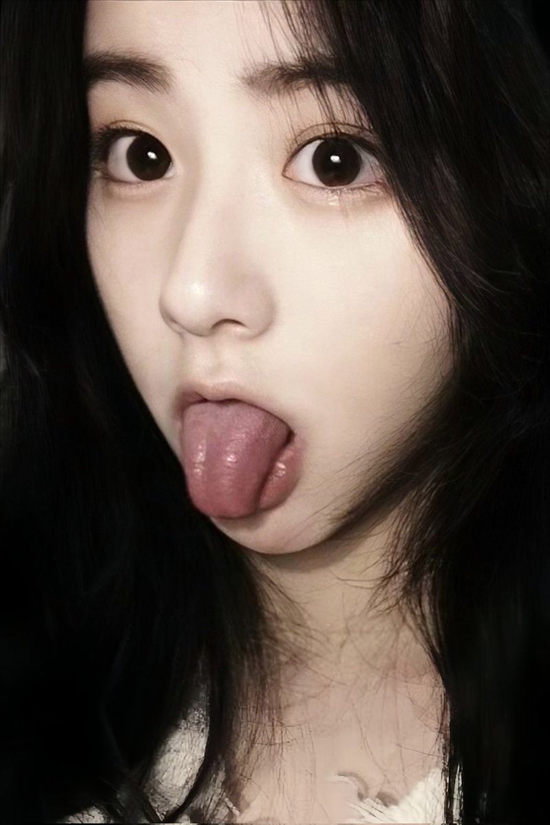 luyangmi521's tweet photo. 包包👅好想嗦 甜妹的舌头一定很甜吧 https://t.co/uxUpbnyGOx