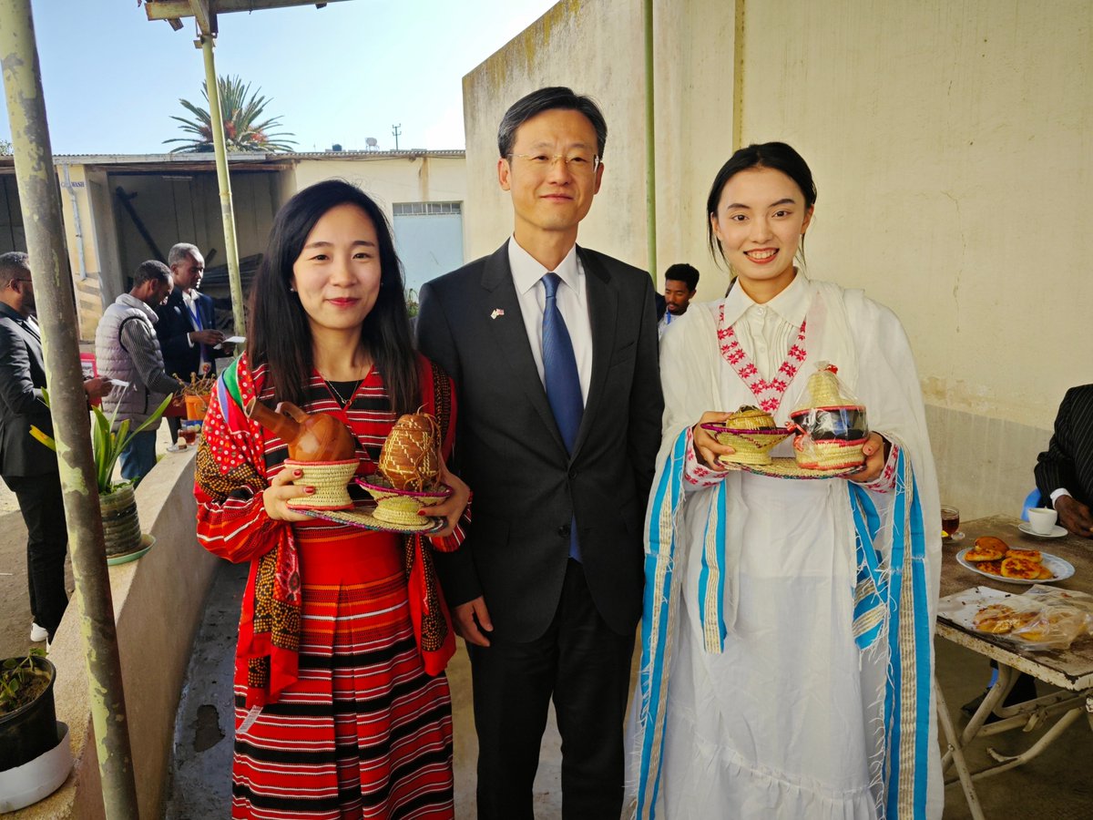 Happy to join the closing ceremony of engineering technology training course today, presenting graduation certificates with H.E. Mr. Abraha. Special appreciation for our Chinese teachers who beautifully wore traditional Eritrean clothing!