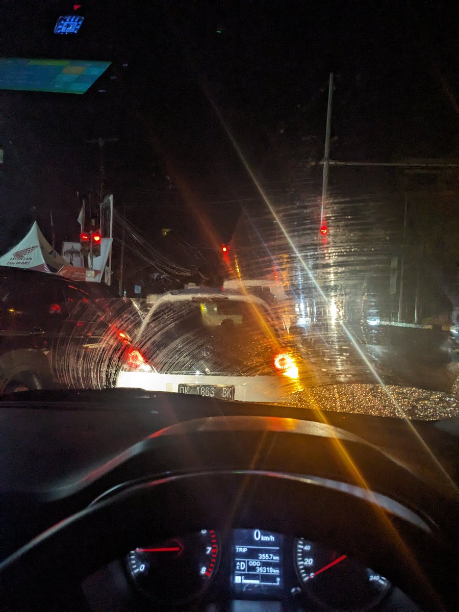 sumedocin_'s tweet photo. makasih bali atas pengalaman pertama nyetir dan macet 7 jamnya... maaf tp ini jadi yg terakhir juga 😅✌️ https://t.co/CS1t646eql