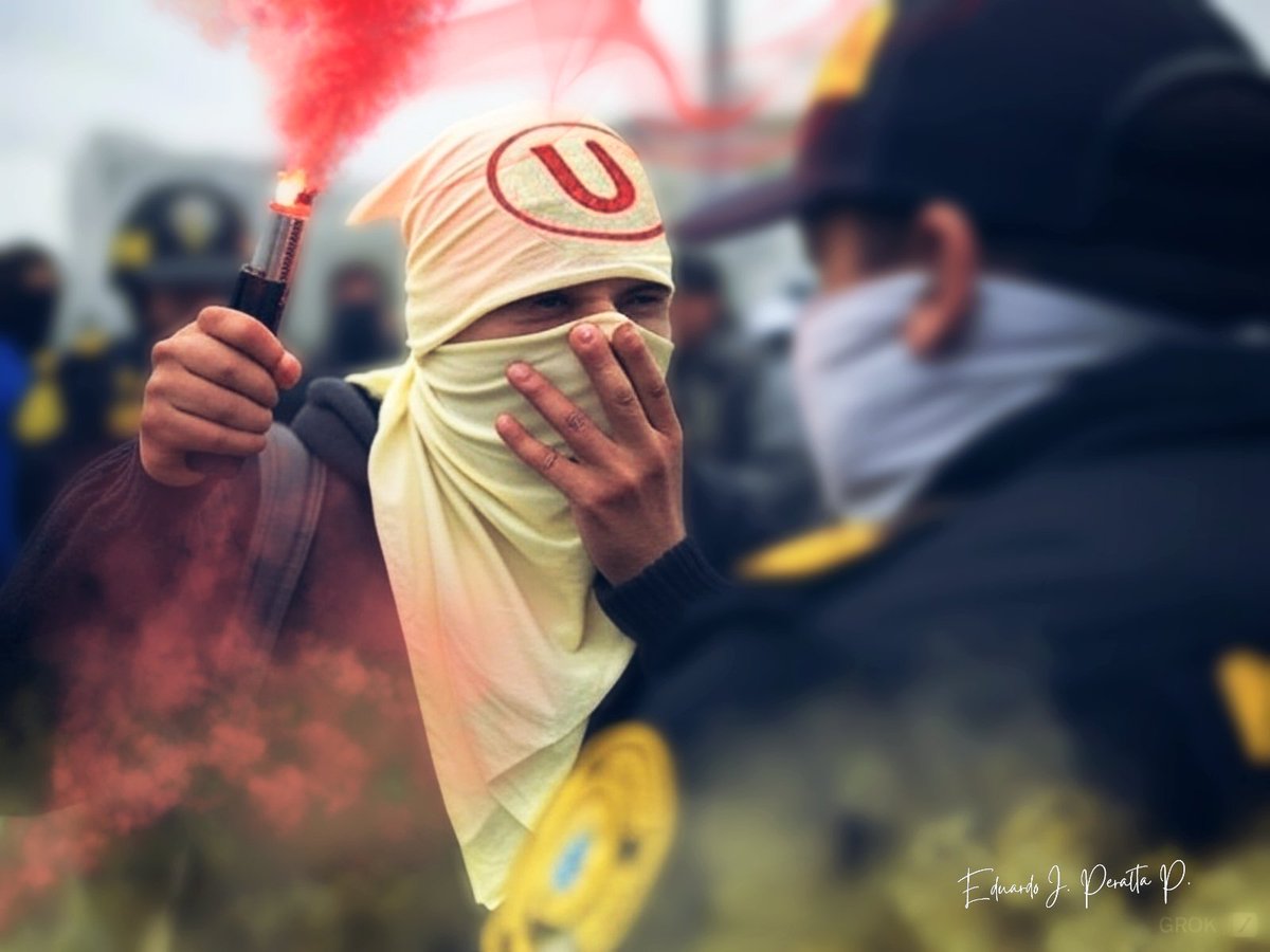 elmascampeom's tweet photo. No se hueveen con nosotros, se están metiendo en una guerra que no van a poder ganar.

TODA LA HINCHADA CREMA  ya despertó y no se dejará secuestrar por nadie más otra vez. https://t.co/87cRfiBwLg