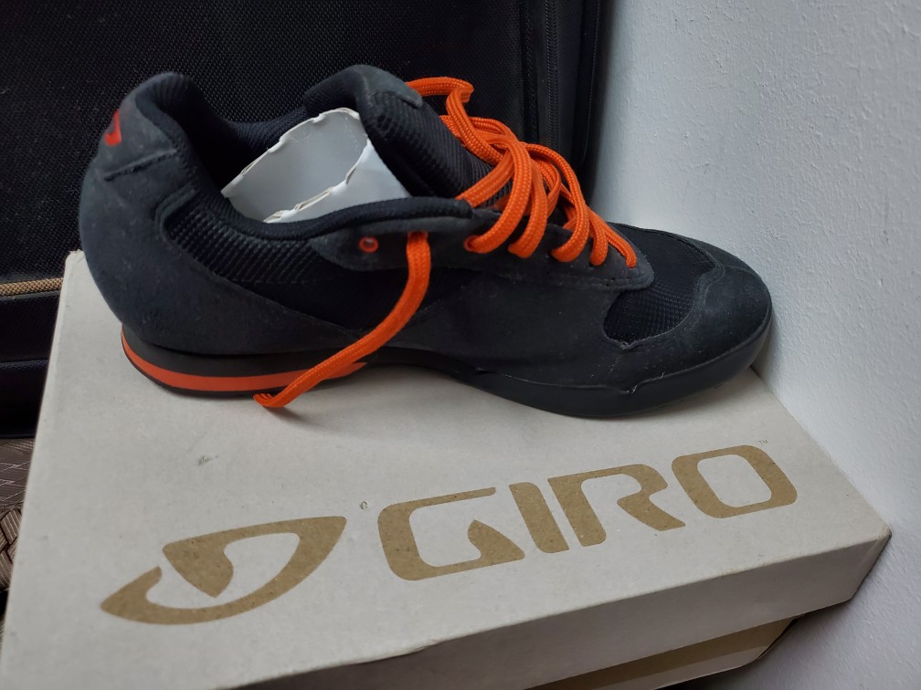 #دراجتي_للبيع
<a href="/belal545456/">بلال الكناكري</a> 
<a href="/my_bicycle2/">#دراجتي_للبيع</a> 
<a href="/iAbuferas/">Ibrahim alrasheed</a>
<a href="/DarrajatiRiyadh/">دراجتي منطقة الرياض</a> 
<a href="/nakhasah/">دراجات مستعملة 🚴‍ سوق النخاسة</a> 
جزمه دراجة جبلي جيرو  عدد ٢ 
شبه جديده استخدام قليل مره
1-مقاس : 41
2-مقاس :42
Mountain bike shoes from Giro
1- sizes : 41
2- sizes : 42
التواصل واتس اب:0557709904
