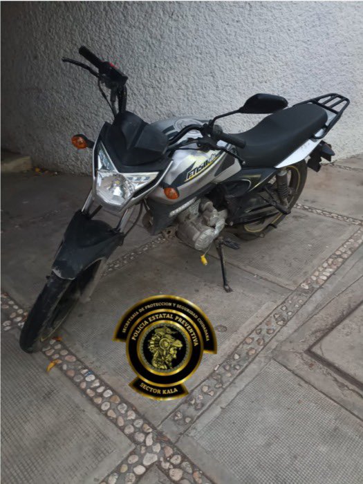 Hoy en la sesión de la Mesa para la Construcción de la Paz y la Seguridad, se informó que uno de los cinco expolicías dados de baja, acusados de abuso de autoridad y extorsión en el filtro de Palizada, fue sentenciado, por procedimiento abreviado, al reconocer su responsabilidad.