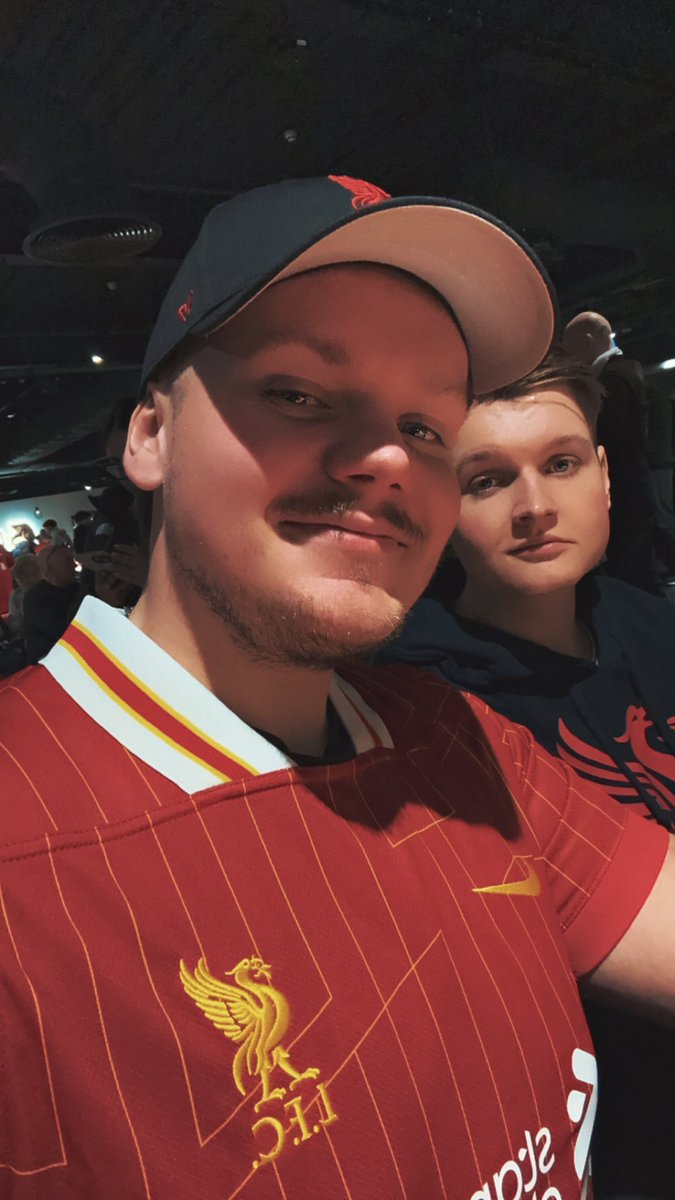 First time at #Anfield with my fav person <a href="/SacaVFX/">Saca</a> finally we Get to experience <a href="/LFC/">Liverpool FC</a> live! The Carlsberg Dugout Lounge is amazing!! #livlei