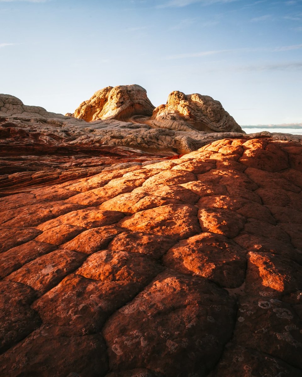 Desert layers 🏜 The White Pocket Trail is a 1.2-mile adventure that shows off some of the gorgeous geologic formations in the Vermillion Cliffs National Monument 😍 

📸 <a href="/akihide/">akihide</a>.uchida
📍White Pocket Trail, Arizona
bit.ly/49MMA2M