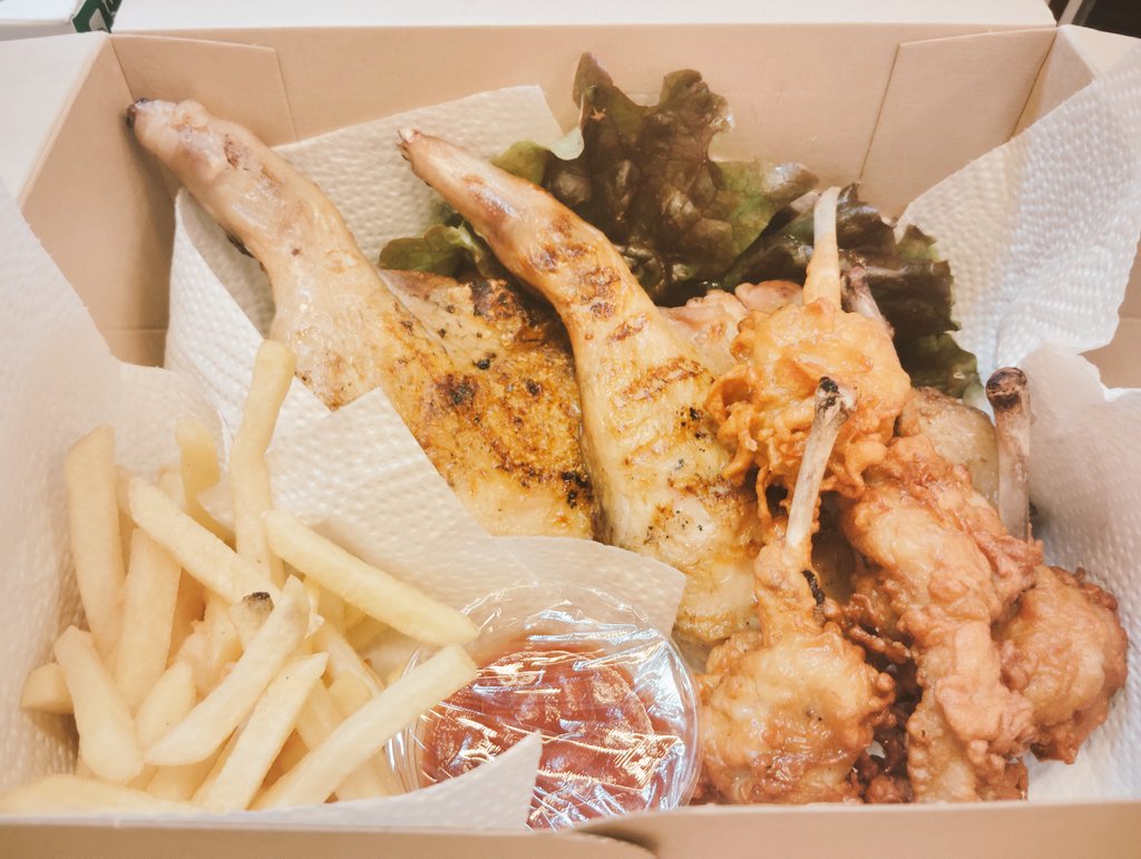 Johnny_and_Ray's tweet photo. クリスマス用に作ったやつ。
見た目は手作り感がすごいけど、素材がいいので本当に美味しい。
通常営業と同時にやるから、毎年のことながら仕込み・準備・段取りの大切さが身に染みる年末進行なのです。 https://t.co/hkQNDLC1ec