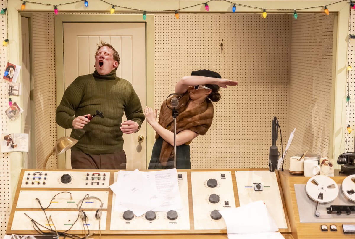 Captions please! Don’t miss Christmas Present and Correct @the_garrick running till the 5th Jan. lichfieldgarrick.com/events/christm…