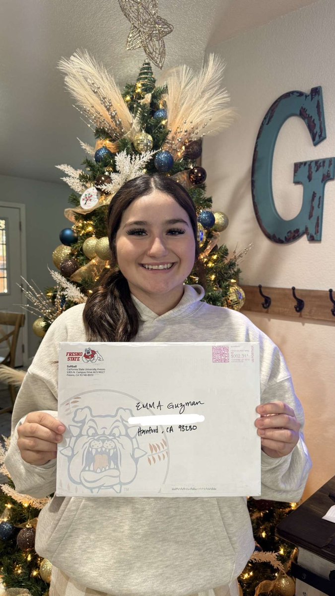 emmaguzman2027's tweet photo. A big thank you to @StacyMayJohnson @Hey_Coach_Bobby @FresnoStateSB for sending some mail! Super excited to attend another camp soon! Go dogs! 💙❤️🐶 @DirtdogsVazFNG https://t.co/SQuGQohdWp