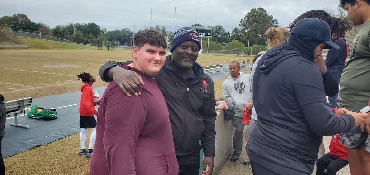 Droz383cid's tweet photo. @LSUFBrecruiting south of Lafayette.  16yo Jr. 6'4" 350 OL. 3.8gpa. Graduate 2026 &amp; would love to go to LSU. https://t.co/xOgQinKbrG