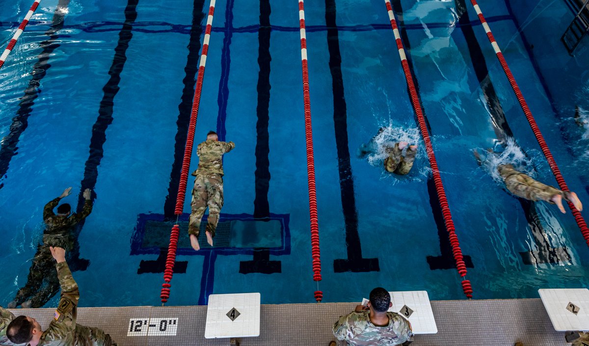 USArmyReserve's tweet photo. Here are some #USArmyReserve training highlights from the #YearInReview photos. 📆 

Check out all the photos here!  📷 
https://t.co/TrFt5d8T55 https://t.co/mHkC3zEd6H