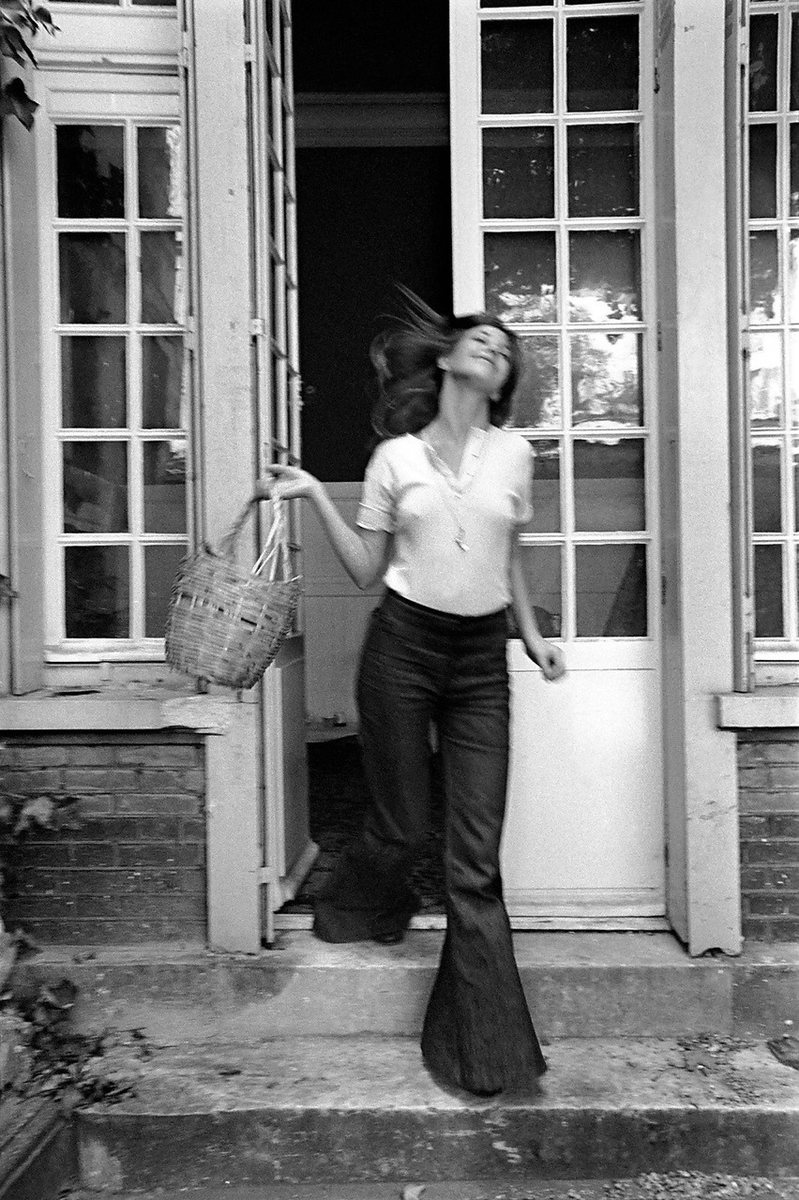 TheCinesthetic's tweet photo. Jane Birkin in Paris, 1970 https://t.co/AgZ5AEIS5t