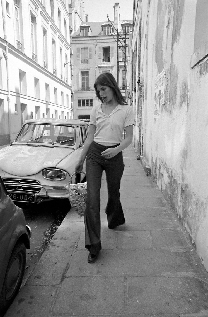 TheCinesthetic's tweet photo. Jane Birkin in Paris, 1970 https://t.co/AgZ5AEIS5t