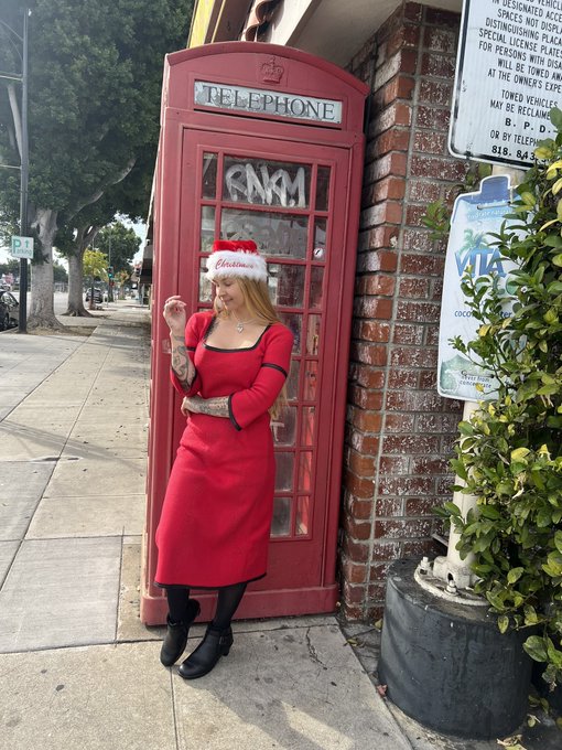 Watch Sarah Vandella's leaked NSFW photo on TwXstars