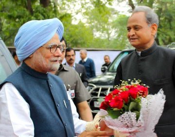 अलविदा डॉ मनमोहन सिंह जी..

1991 में देश के वित्त मंत्री, 2004 से 2014 से लेकर देश के प्रधानमंत्री के तौर पर आपने भारत के पंखों को जो उड़ान दी शायद उसकी बदौलत आज भारत पूरे विश्व में अपनी एक पहचान बना पाया।

आपका जाना सिर्फ कांग्रेस के लिए नही बल्कि पूरे देश के लिए एक गहरा सदमा है