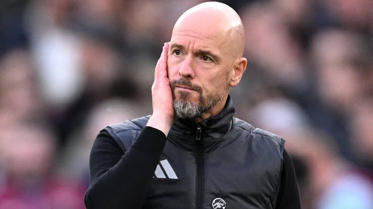 mufcNuke7's tweet photo. Bought a gk who can't catch
Bought a striker who can't head
Bought a wingback who can't cross
Bought a cb who is weak physically and terribly positionally
Bought a winger who can't dribble

Fucking arsehole https://t.co/g0XXQah58v