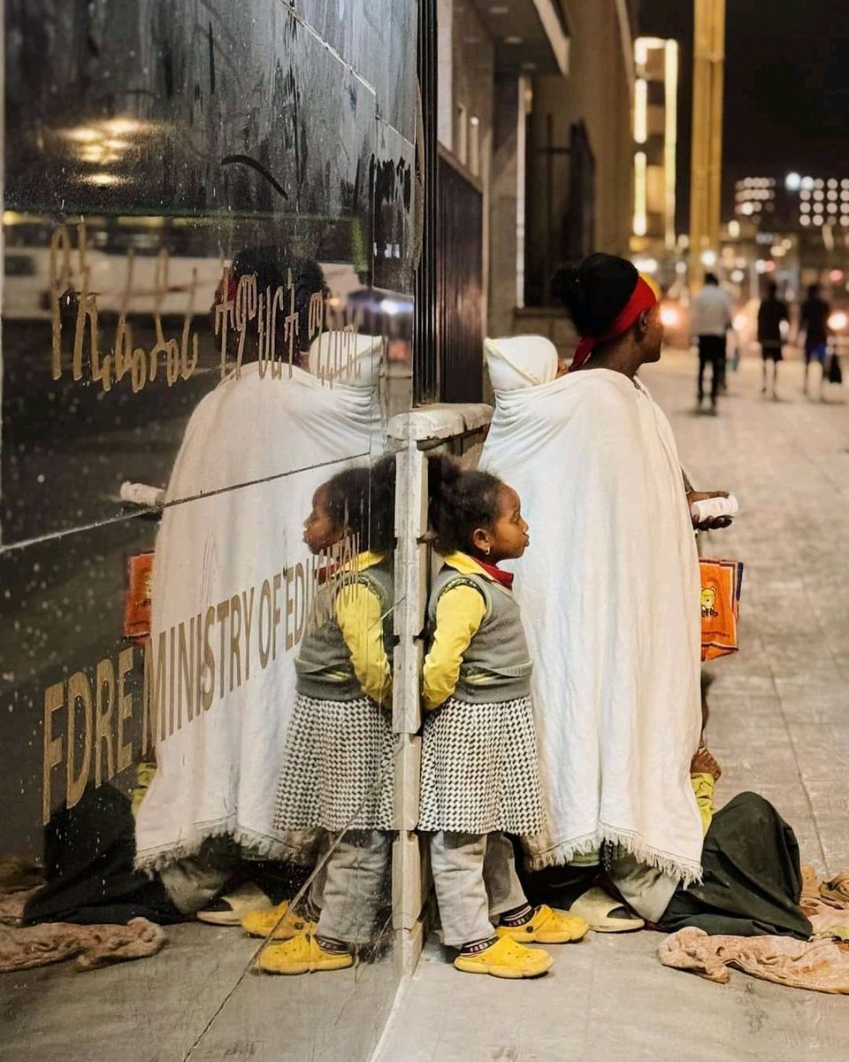 ermiyasbegashaw's tweet photo. This is weigh more than a picture 
@Mykeyliyew This is  amazing . you said it doesn't have a title...it doesn't matter. It says a lot without a title... It's not just the story of a mother and her children, It's the other face of us and our times  .. https://t.co/Qa4g6uB5RY