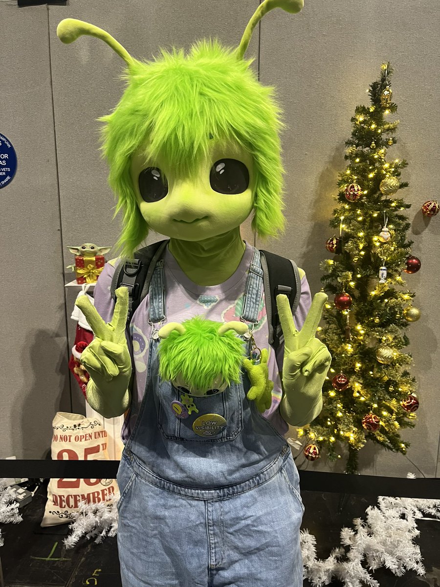 wow,, thank you for 10k followers! here’s another christmas photo of me from mcm comic con!!