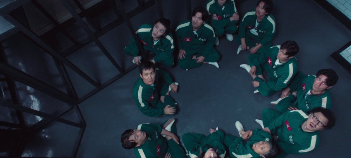 Abi milleti 3 yıl boyunca yarım kalmış hikayeli bir sezon için  mi beklettiniz siz?  İlk sezonda ki işinize olan aşkınız 2 ve 3'te para hırsına dönmüş resmen. 
#SquidGame2