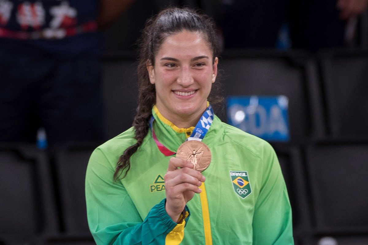bandsports's tweet photo. Dona de três medalhas olímpicas e tricampeã mundial, Mayra Aguiar se aposenta do judô 🥇🥇🥇🥉🥉🥉

Saiba mais ➡️ https://t.co/p3G3nRKQO0

#MayraAguiar #Mayrão #Judoca #Judo #CBJ #IJF https://t.co/EEMWXhbCg2