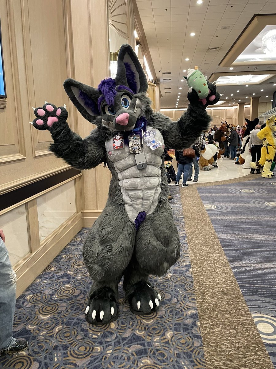 A story in three parts:

1.) Hugz angy
2.) Hugz drinks boba tea 🧋
3.) Hugz no longer angy

Moral: Boba tea fixes everything!

#MFF2024 #furry #fursuit #bobatea

🐺: <a href="/MoreFurLess/">More Fur Less</a>
📸: <a href="/Beartender1999/">Beartender🔜Fwa</a>
