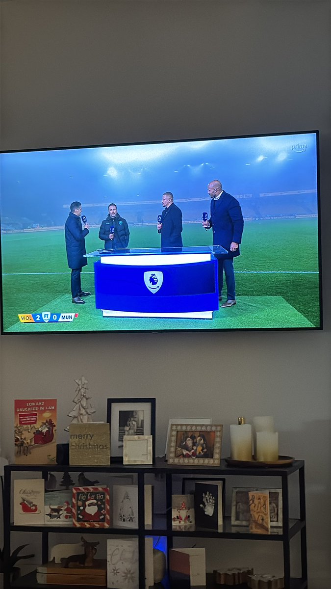 charliator's tweet photo. Matt Murray looks like a Marvel character stood next to 6ft 1 Wes Brown https://t.co/s5DH4IstXH