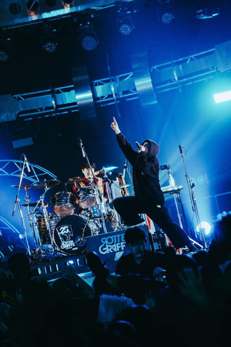 響都超特急2024
DAY 1
 
今年は始まりから何かが違う未だ感じた事ない境地まで愛まみれで辿り着けましたわ
1日目から喉ブッ壊れかけたけど…

響都超特急に
関わった全ての人達へ
ありがとうございました

#kue2024
#ひびきゅー

1 <a href="/NINJA_JON/">JON...</a> 
2 <a href="/naoto_iwabuchi_/">naoto iwabuchi/岩渕直人</a> 
3 <a href="/kawado_photo/">かわどう(Tabata Daiki)</a> 
4 <a href="/nekozephoto/">TAKAHIRO TAKINAMI</a>