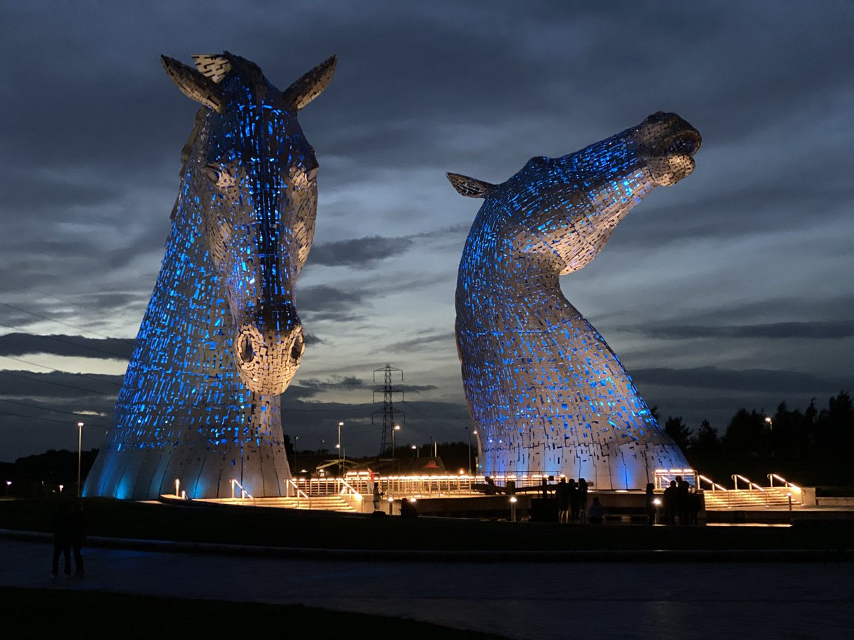 The Kelpies at night 🏴󠁧󠁢󠁳󠁣󠁴󠁿
#photographer #photography #andyscottsculptor #sculptor #scotland #thephotohour