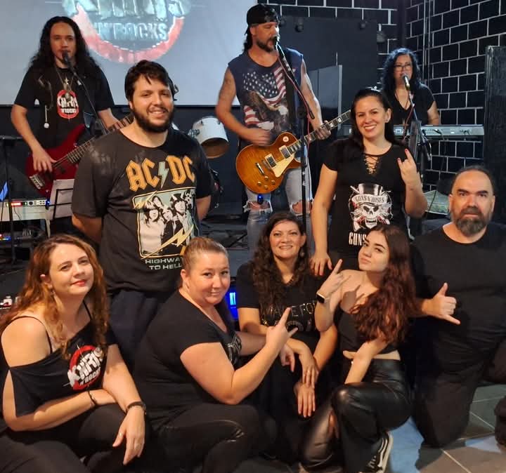 KhrisNRocks's tweet photo. Estamos chegando ao fim do ano de 2024 e temos MUITO a agradecer aos nossos amigos que estiveram juntos e nos apoiaram a cada instante. Em 2025, estaremos aqui com mais novidades para vocês!
.
#RockSeFazJunto #RockNRoll #KhrisNRocks #FamiliaKhrisNRocks #FamiliaKNR #KNR #Rock https://t.co/Yly3CYMw4Z