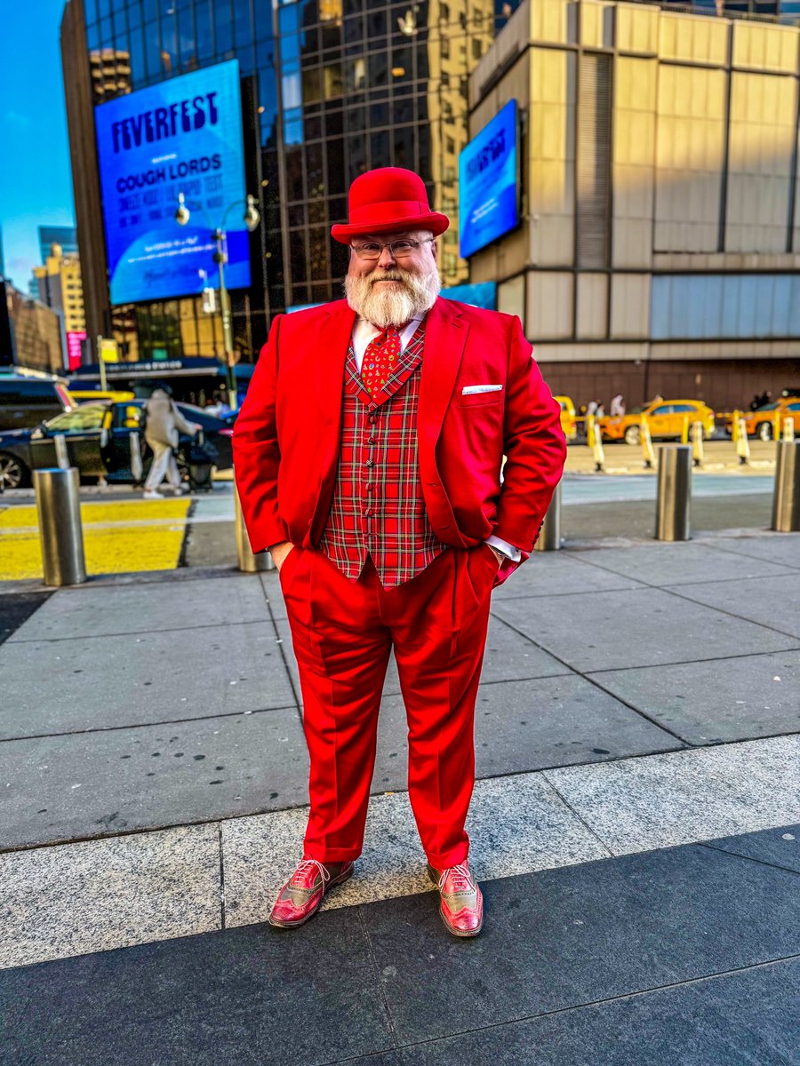 TheBigSartorial's tweet photo. Miracle He Wasn’t Mugged On 34th Street
_
Tie: Italo Ferretti
Socks: Dapper Classics
Shoes: Allen Edmonds
_
#suitup #sartorial #dapper #bespoke #suit #bigguys #christmas #christmassuit #christmasfashion https://t.co/vYsYcdehCH