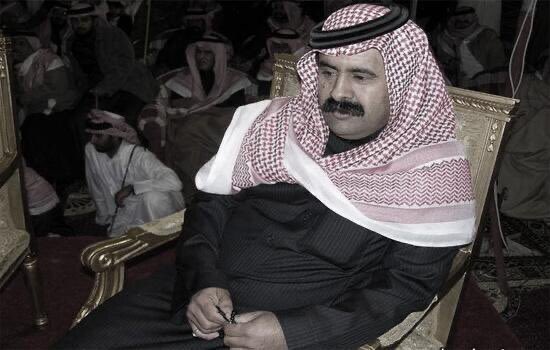 يمناك لو خانت مع الوقت يسراك 
محدٍ  يسرك  غير  مدت " يمينك " 

لو تنبت الدنيا ذهب تحت ماطاك 
ماينفعك في  الآخره  غير " دينك "

#عبدالله_بن_شايق "اذكروه بدعوه🙏🏻"