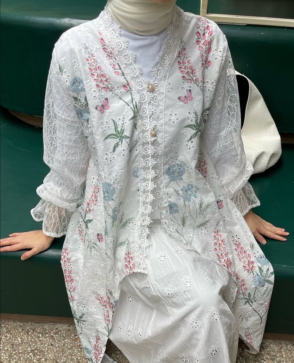 byraa___'s tweet photo. Kalian udah pada nyari baju raya gak sih?

Aku mau rekomendasiin baju raya non-dress, jadi bisa dipakai buat kondangan, main, dan sebagainya https://t.co/4jOONcNQRM