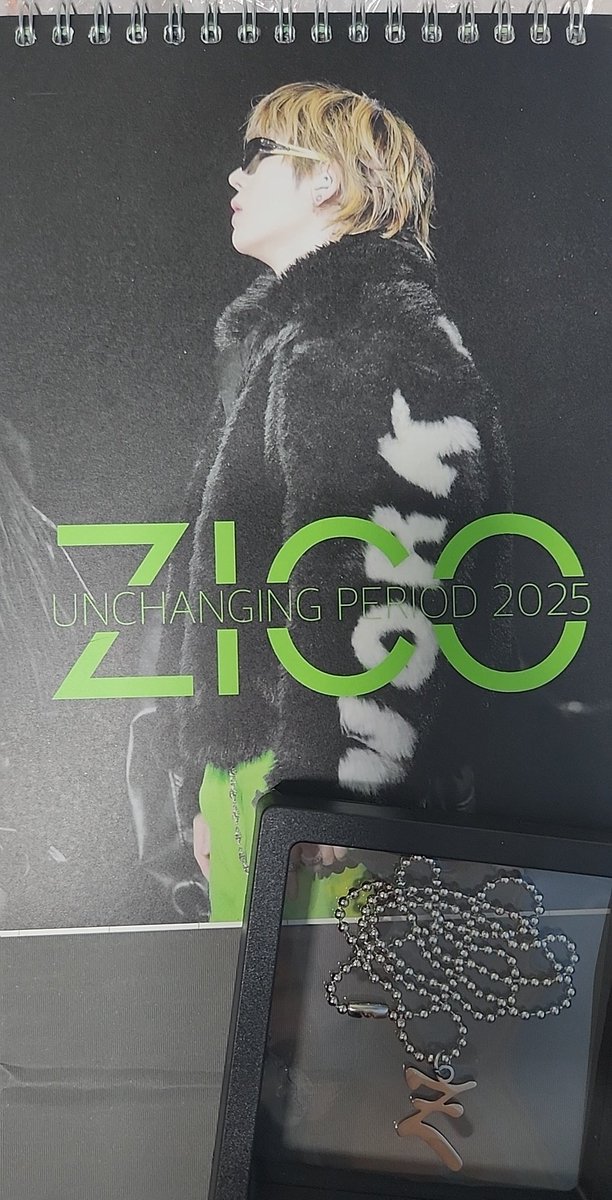 진짜 너무 만족해요!!💚
너무 예뻐요오😻
2025 한 해 동안 잘 쓰겠습니다아🫶🏻