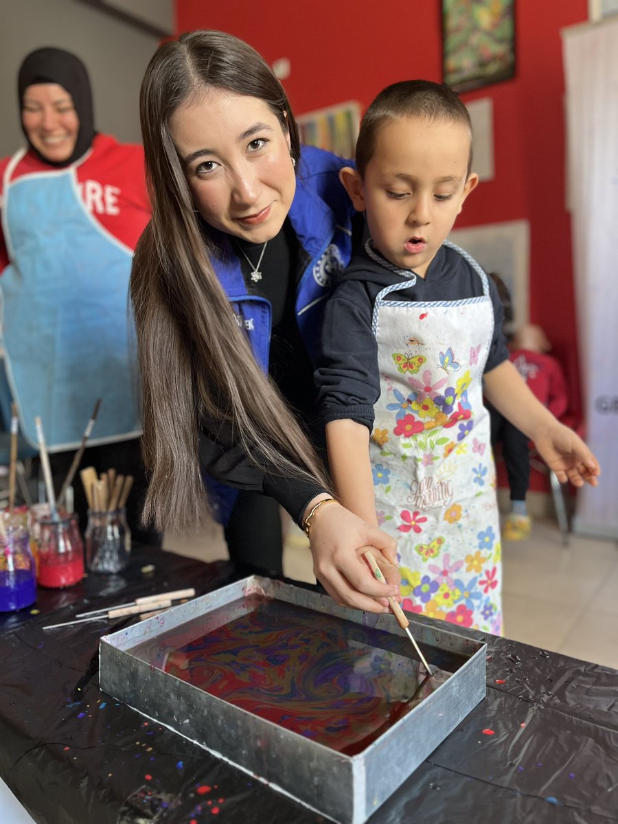 GSB_GordesGM's tweet photo. Hayaller hiç bu kadar güzel, suya yansımamıştı.🖌️
❤️💙
Gördes Çağdaş yaşam Arif Sönmez anaokuldan minik misafirlerimiz.

#ebrusanatı #merkezimdesenvarsın #manisagençlik👊 https://t.co/I6o9KmofJU