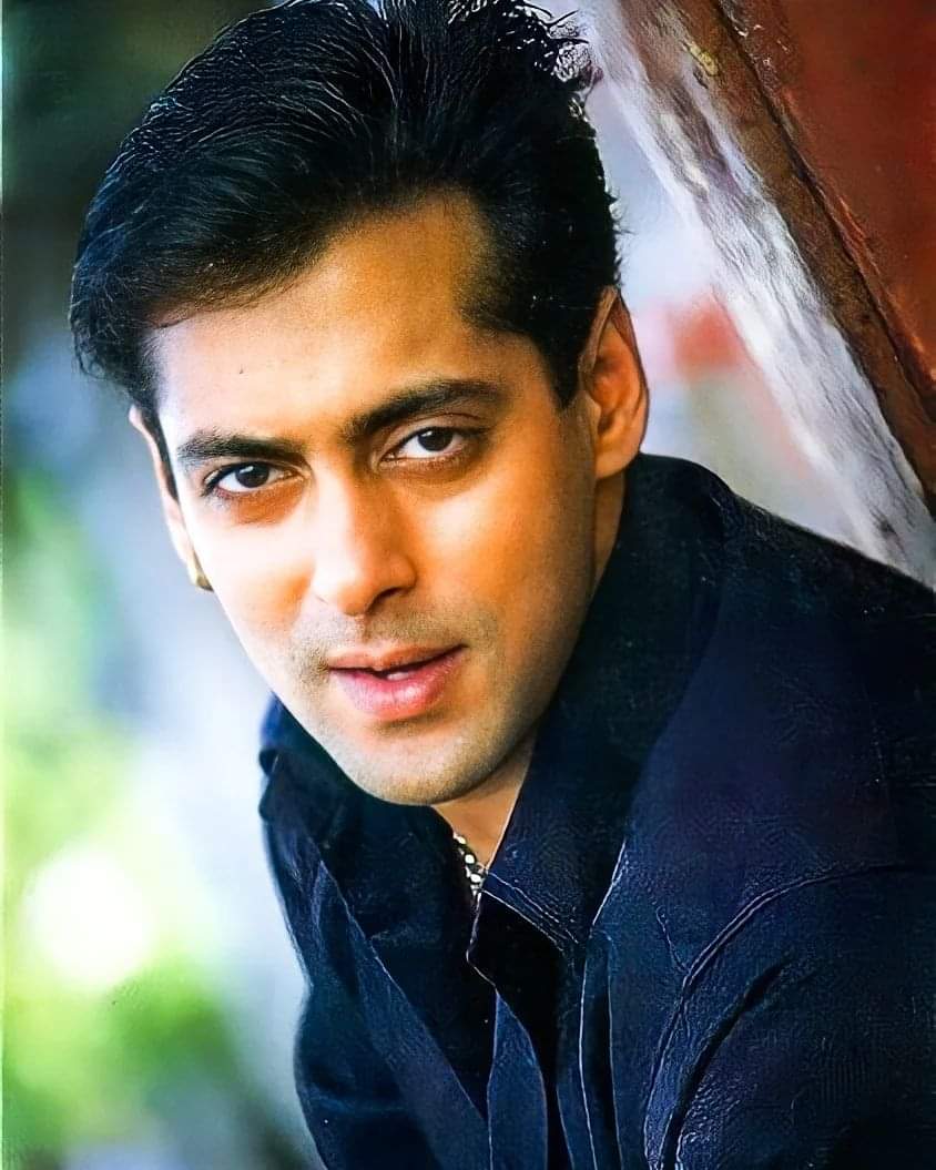 satyasanket's tweet photo. A charismatic journey filled with  Ups , Downs  and lots of Love..Stay blessed and stay Healthy...

#HappyBirthdaySalmanKhan https://t.co/eb8fXUdgTC