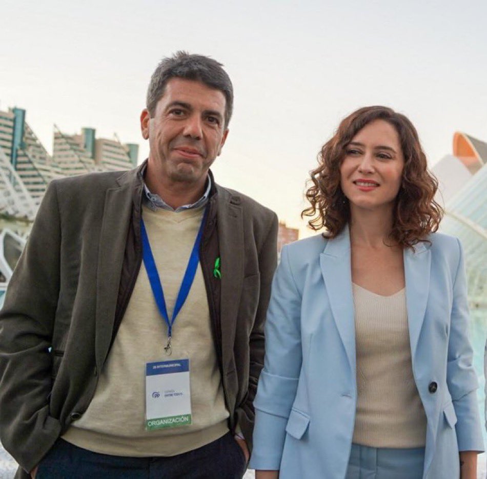 anaalonsogonza1's tweet photo. Víctimas 7291+223
Nunca tienen factura:
Ella,por el apartamento que le puso Sarasola.Él,por el picadero del Ventorro.
Favorecen a familiares y follamigos, corruptos condenados y confesos defraudadores.
Ella,llevaba la cuenta de un 🐕 en Twitter
El, cantaba en verbenas

Nivelazo👇🏼 https://t.co/4aosBIqqt2