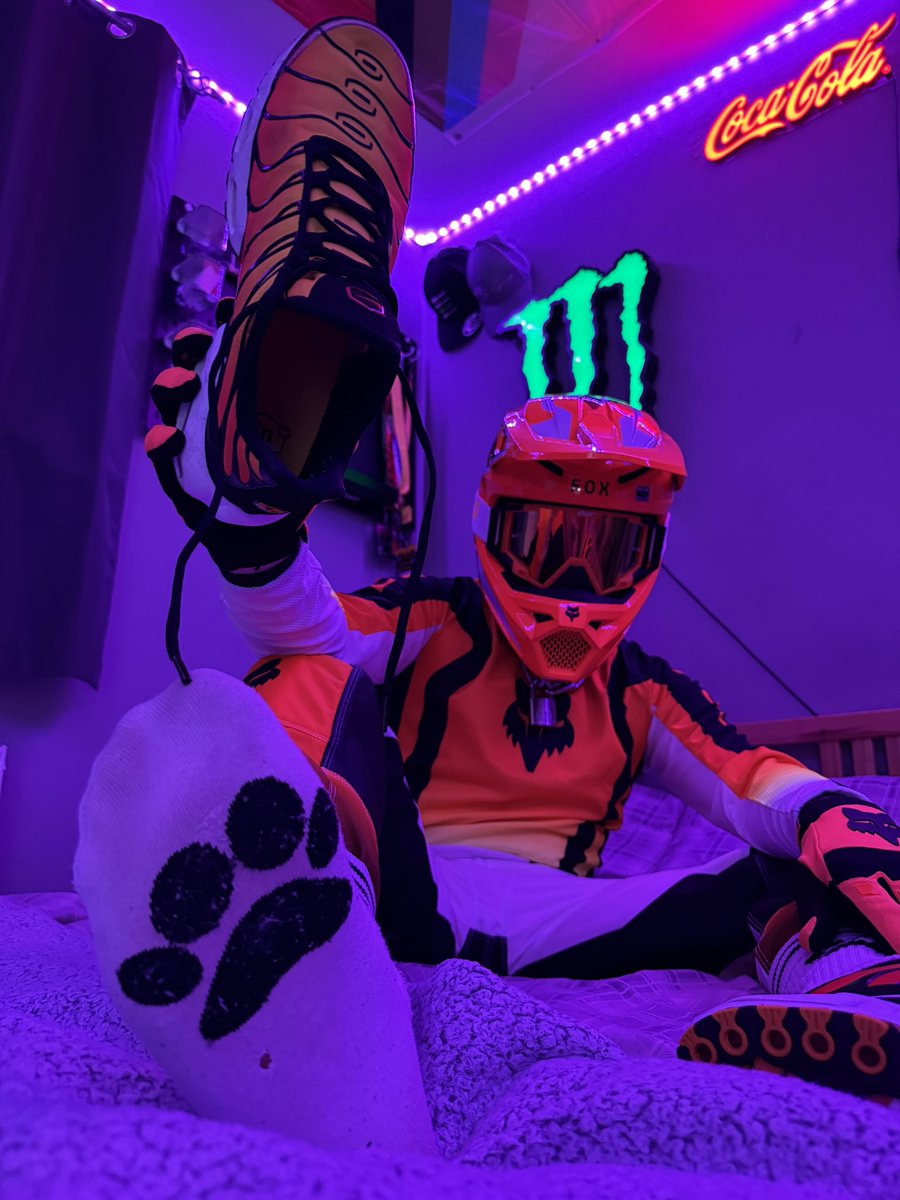 Here’s a present for you, get sniffing 😈🥵
