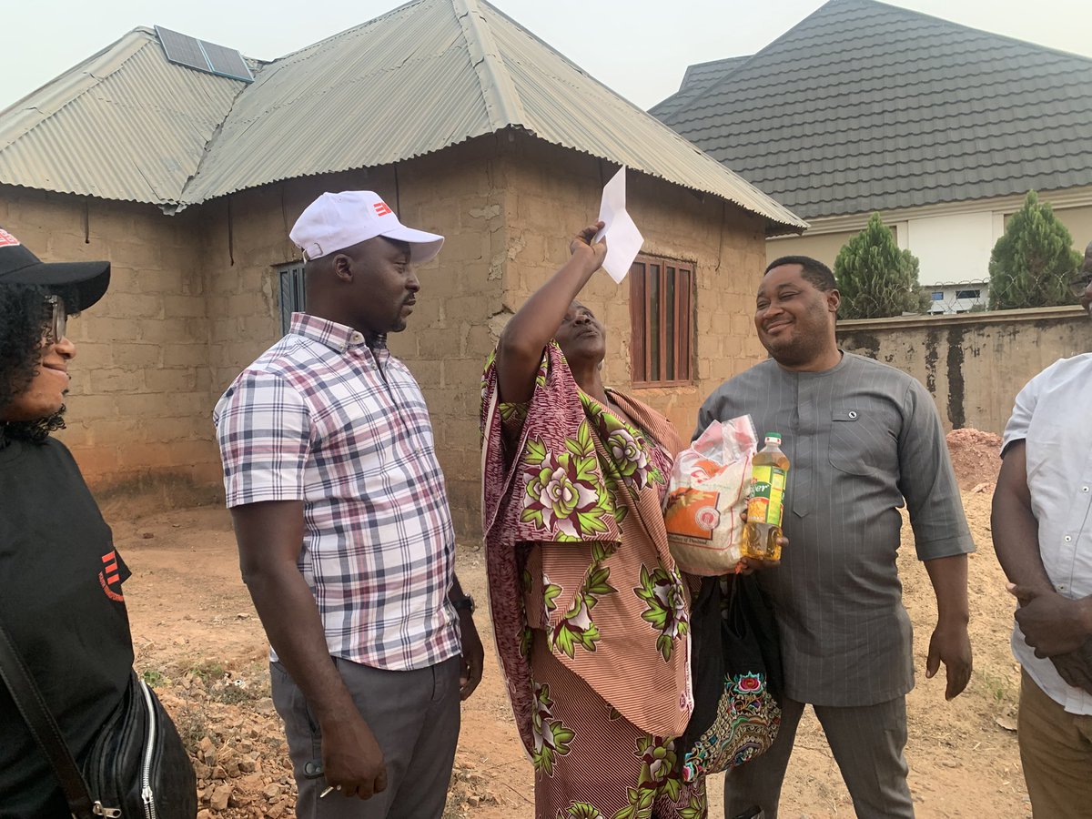 Eaglesbrain's tweet photo. Pictures from our Christmas Outreach which started from the 22nd till the 24th of December.We went into neighborhoods and distributed food items and money to some widows we found.The Joy on their faces was beautiful to watch, we are happy to bring the Christmas cheer this year.🎄 https://t.co/rmSNG1jJ4w