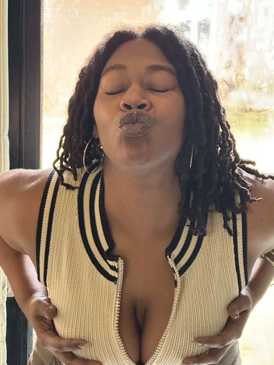 Still loving on me !! I love the era I’m in 🥰🥰🥰 ITS LITERALLY ALL ABOUT MUAHHHHHH ❤️