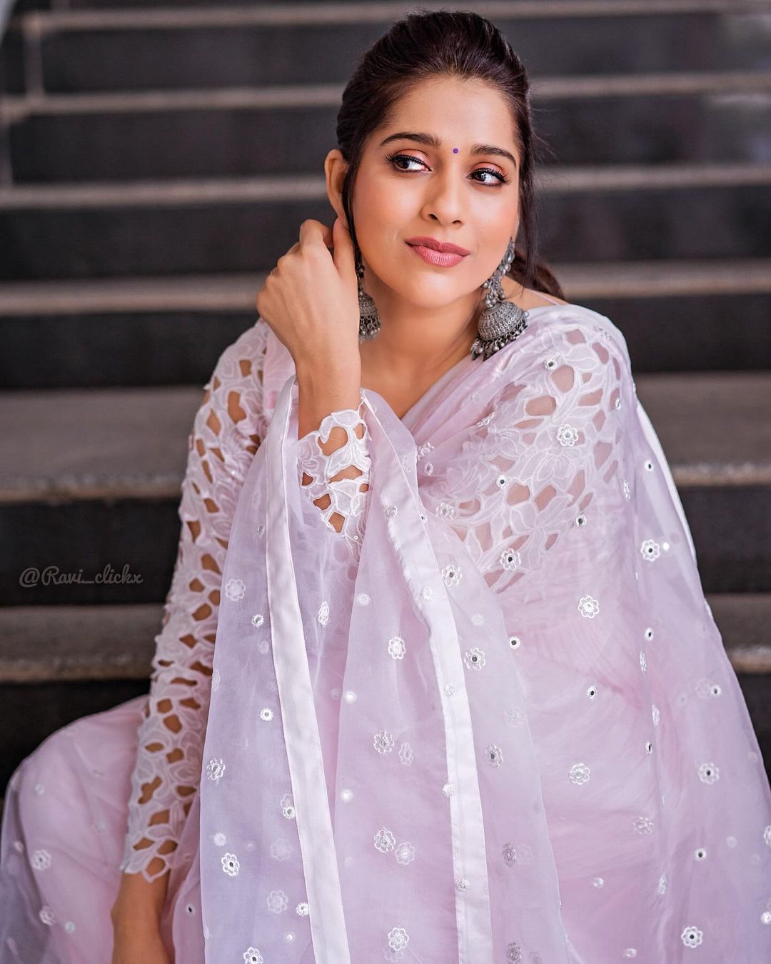 Rashmi Gautam is an Indian actress and television presenter collections, latest Rashmi iiQ8