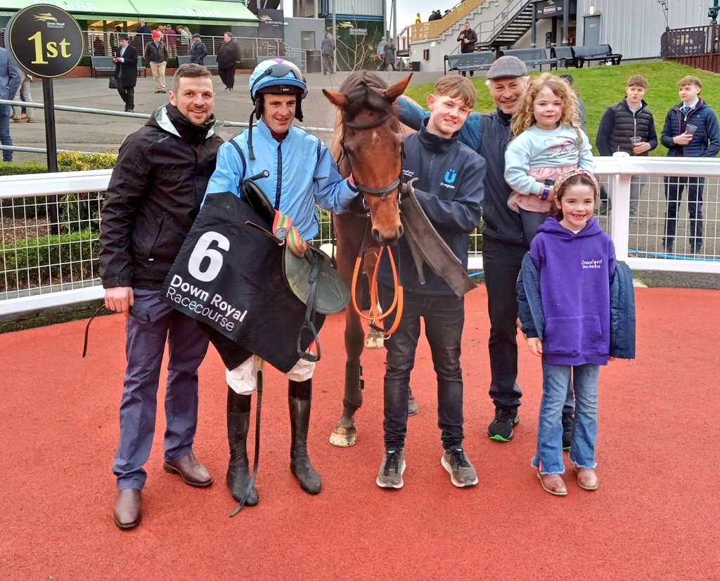 IrishRacing365's tweet photo. Kilwaughter made a winning debut in the bumper @Downroyal for @crawford_bros - @Stephenconnor93 did the steering https://t.co/uuSxA4rz2f