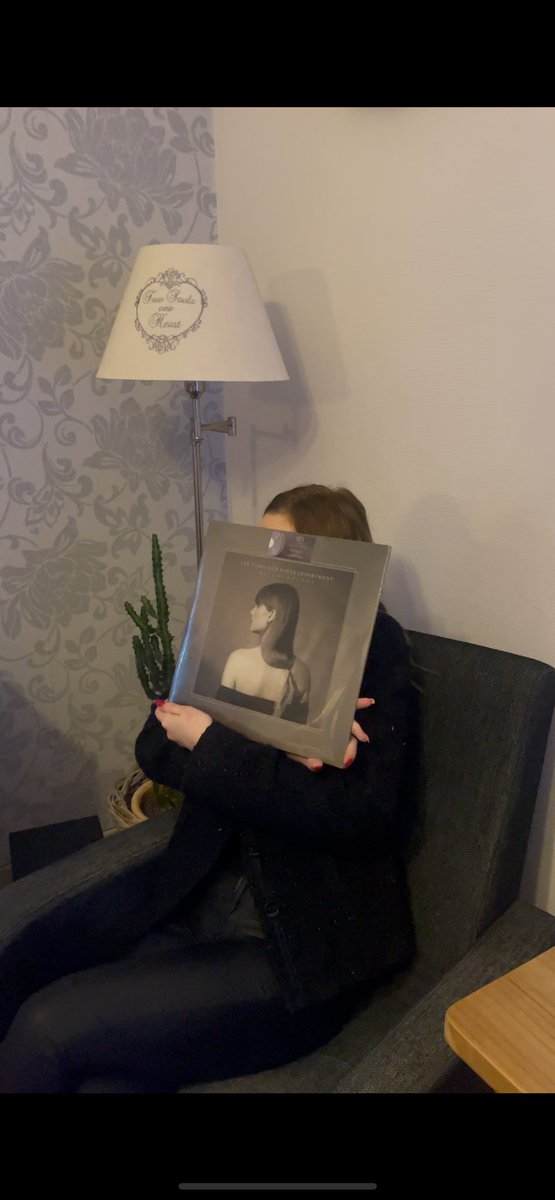 xirivrm's tweet photo. The anthology vinyl🥺 #swiftmas https://t.co/vaisGp0yYJ
