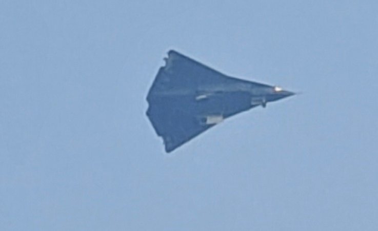 Geeta20102020's tweet photo. Breaking :: China’s tested 6th generation fighter Jet.

This one is the world’s first 6th generation fighter.

China has moved ahead of the United States in air superiority.
#ChineseFighterJet https://t.co/rFShF52D26