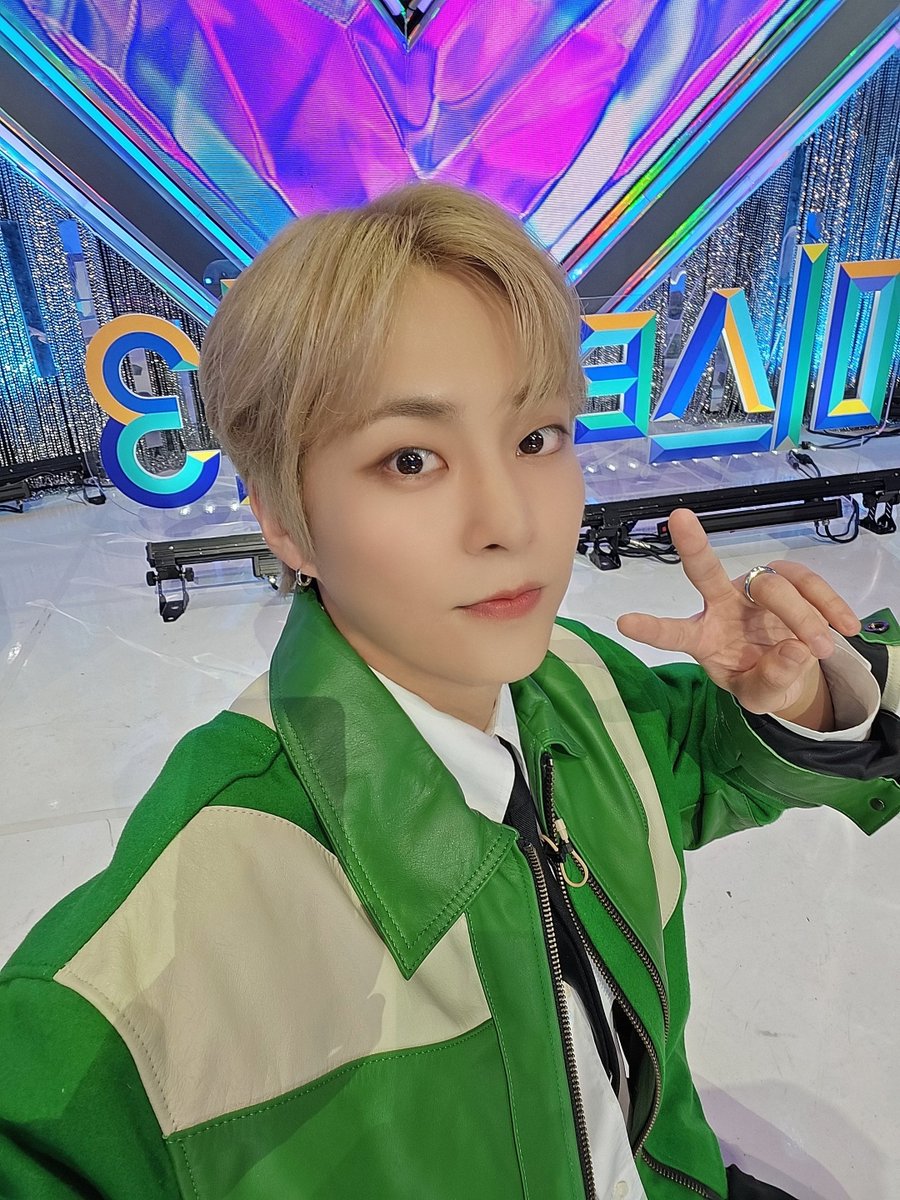 깜짝 선물🎁✨️ 에리들 미스터트롯3 잘 보고 있죠 👀⁉️ 좋은 밤 보내고 다음 주에 또 만나요😴💕 #시우민 #XIUMINTranslate post